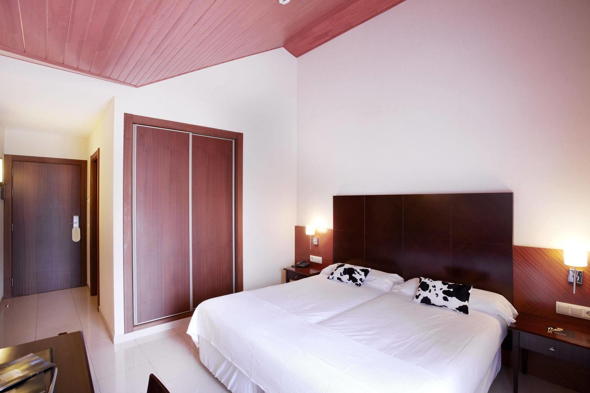 Mu 4* La Cortinada